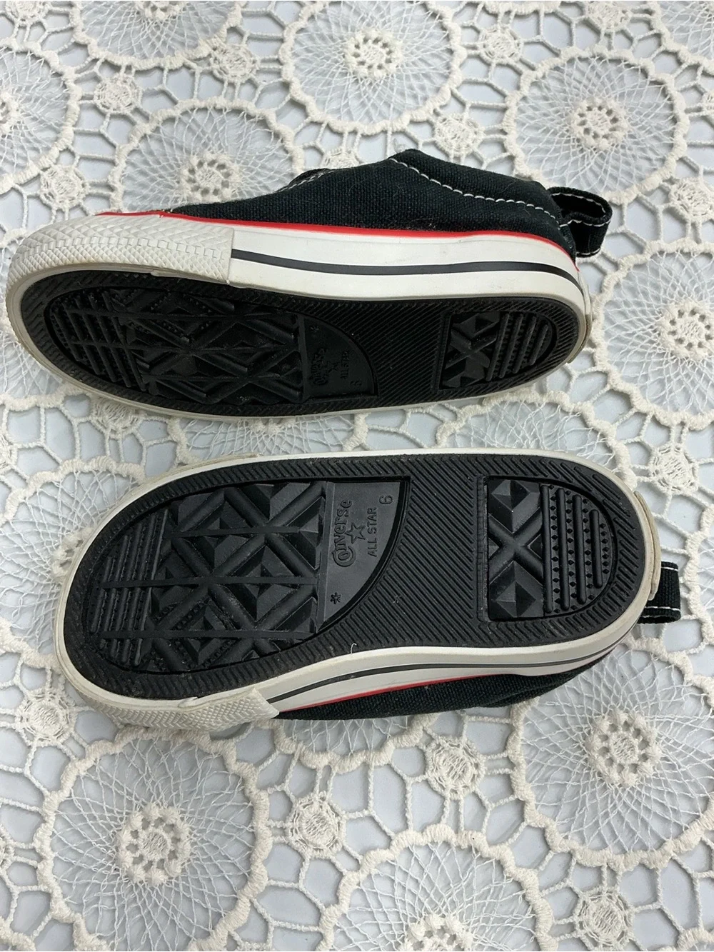 Converse Kids Black and Red Low-Top Sneakers